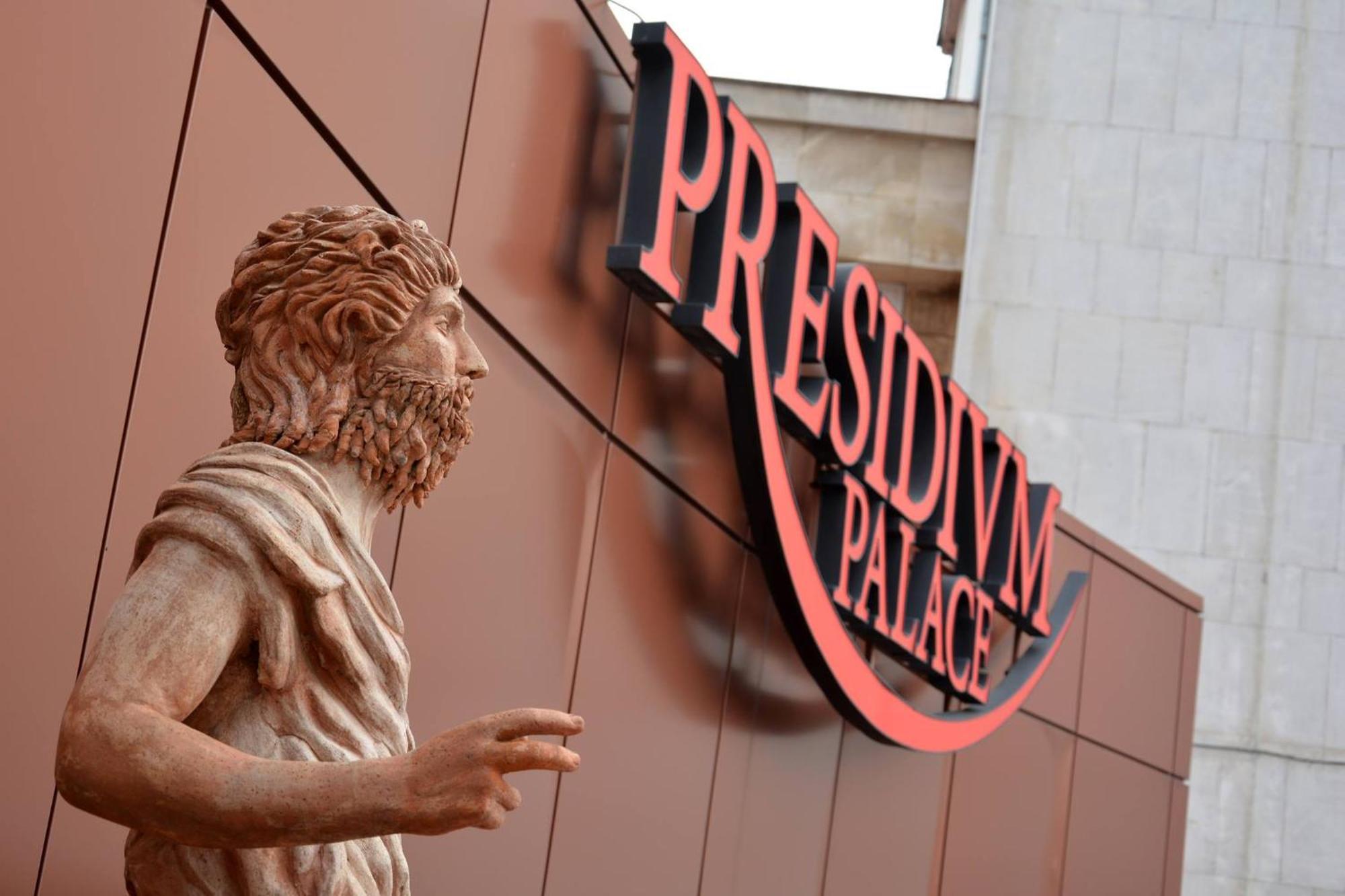 Hotel Presidivm Palace Loveci Exterior foto