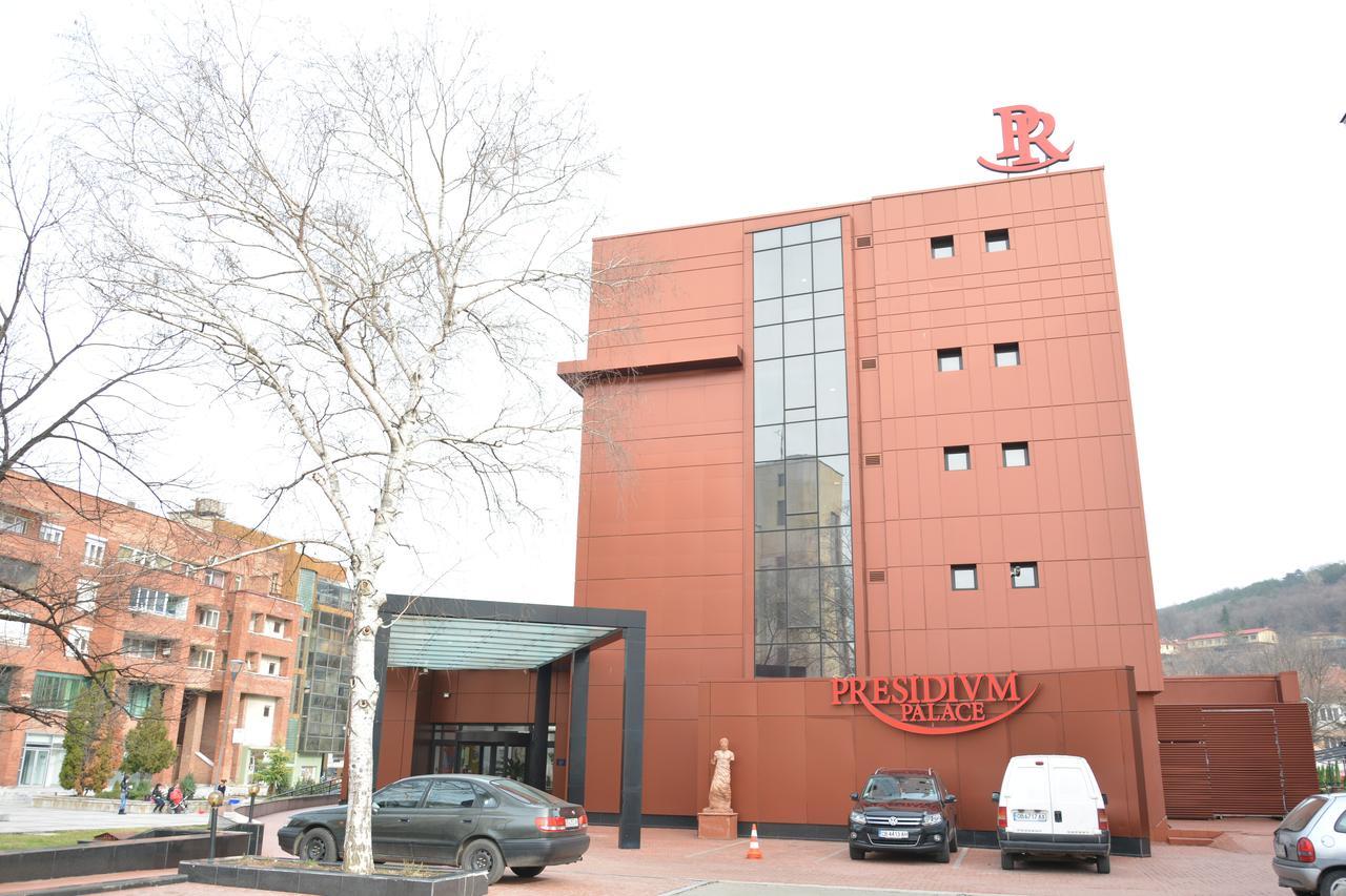 Hotel Presidivm Palace Loveci Exterior foto