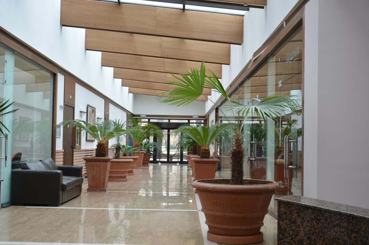 Hotel Presidivm Palace Loveci Exterior foto