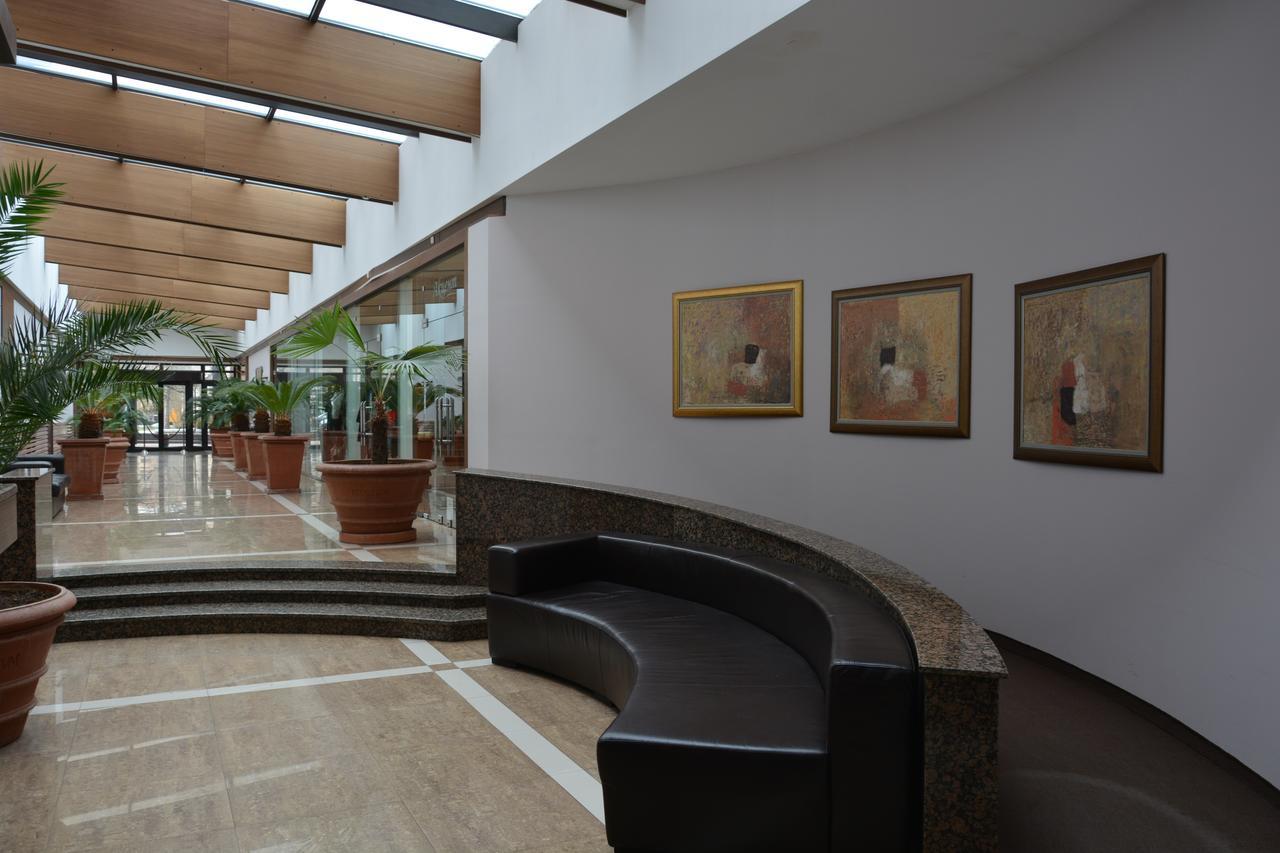 Hotel Presidivm Palace Loveci Exterior foto